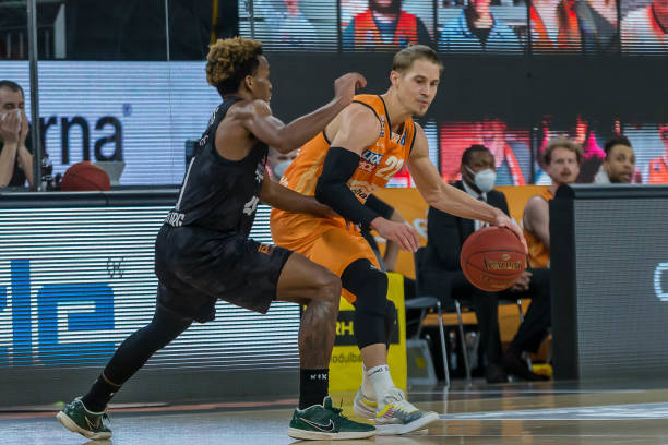 依旧不够理 依旧不够理